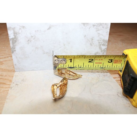 Vintage Elegant Gold tone and Cream Enamel Ribbon Clip on Earrings - Picture 4 of 4